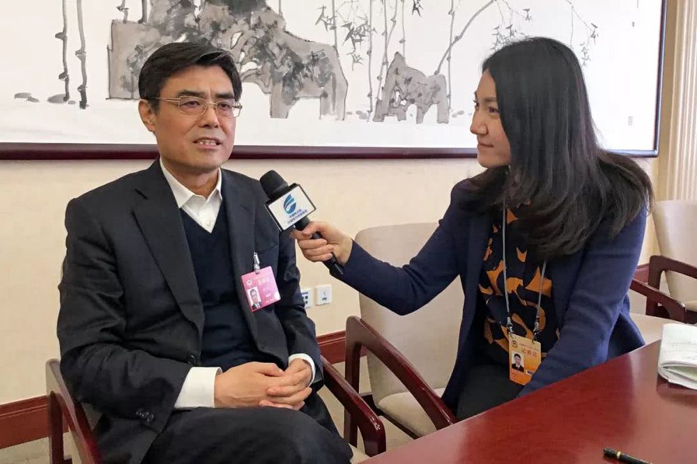 當(dāng)好能源轉(zhuǎn)型與清潔發(fā)展排頭兵——訪全國(guó)政協(xié)委員，中國(guó)華能集團(tuán)有限公司董事長(zhǎng)、黨組書(shū)記舒印彪