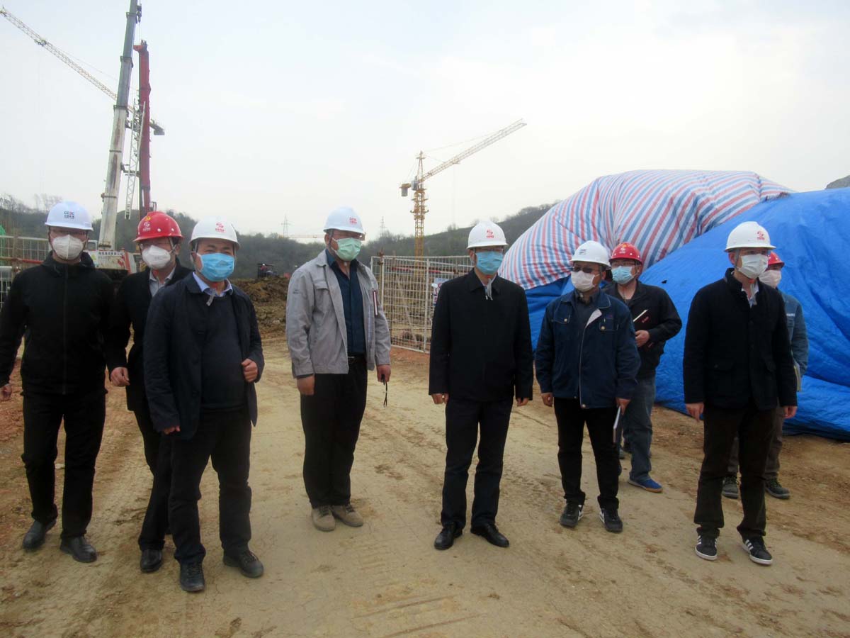 皖能環(huán)?？偨?jīng)理張為義到安徽電建一公司合肥龍泉山項目調(diào)研疫情防控和復(fù)工復(fù)產(chǎn)工作