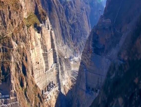 為建烏東德水電站，在峽谷底部挖90米深洞穴，用來(lái)干嘛的？