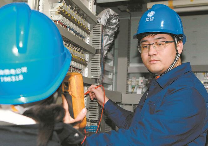 馮照發(fā):守護(hù)堅強電網(wǎng)的技術(shù)能手