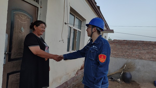 阿拉善電業(yè)局烏力吉供電分局：叔叔，我家沒電啦