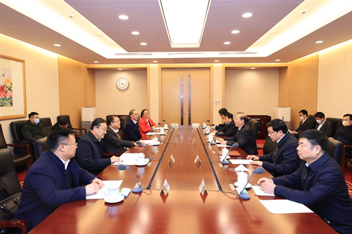 國(guó)家電網(wǎng)公司總經(jīng)理、黨組副書記辛保安與西安交通大學(xué)黨委書記盧建軍會(huì)談