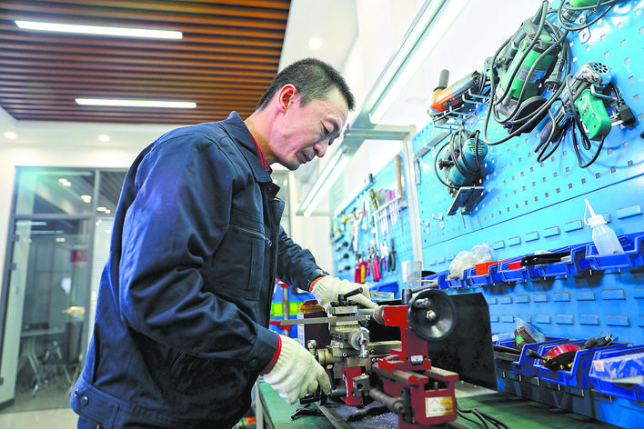 在他的眼里沒有難題——記國網工匠張華