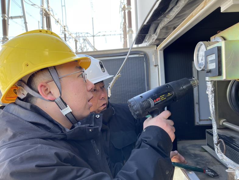 爭分奪秒解危急，全力保設(shè)備平穩(wěn)度冬