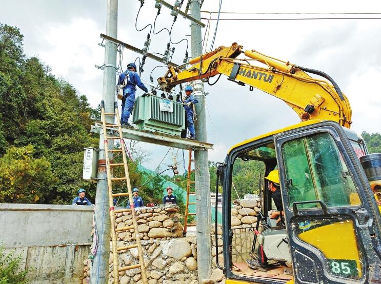 南方電網(wǎng)公司加強(qiáng)農(nóng)村電網(wǎng)建設(shè)，以充足電力激發(fā)鄉(xiāng)村活力