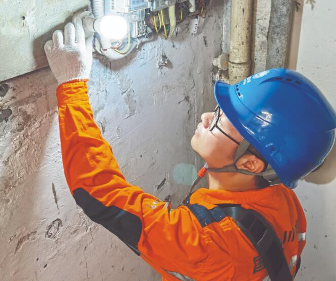 有一分熱，發(fā)一分光——“四川好人”瀘州供電公司員工李鳳麟的志愿服務(wù)故事