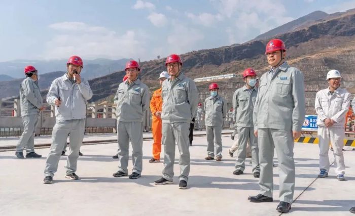 雷鳴山、韓君赴白鶴灘水電站調研