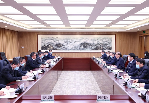 辛保安、張智剛與哈電集團(tuán)董事長(zhǎng)曹志安、總經(jīng)理吳偉章會(huì)談