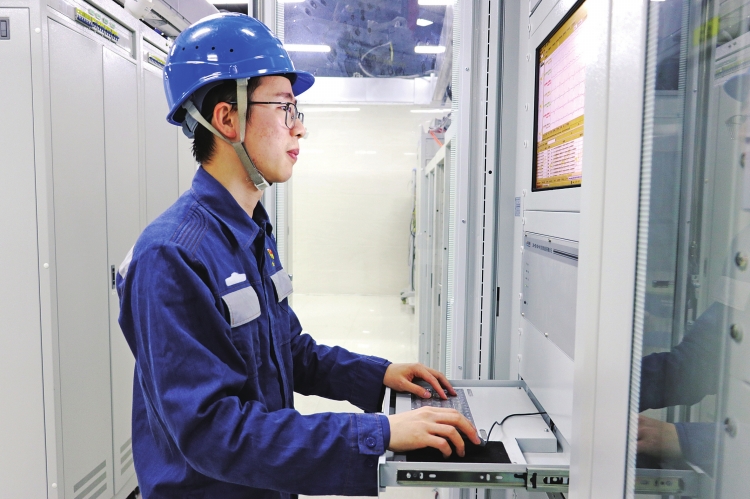 南方電網(wǎng)公司首批杰出級(jí)技能專家劉凱:因?yàn)闊釔?ài) 所以精彩