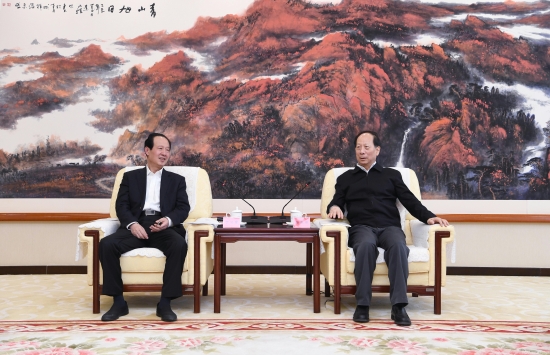 丁焰章拜會(huì)內(nèi)蒙古自治區(qū)黨委書記、人大常委會(huì)主任石泰峰