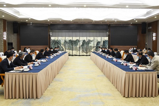 國(guó)家電網(wǎng)董事長(zhǎng)辛保安、總經(jīng)理張智剛拜會(huì)重慶市委書記陳敏爾、市長(zhǎng)胡衡華