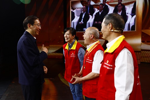 辛保安會見“時(shí)代楷?！卞X海軍同志