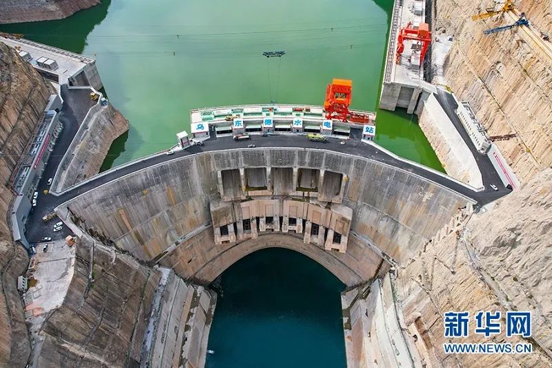 國家能源局章建華：加快推進(jìn)能源轉(zhuǎn)型，大力發(fā)展風(fēng)電和太陽能發(fā)電！