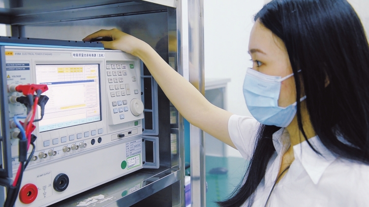 深圳供電局建成全國(guó)最大城市電網(wǎng)電能質(zhì)量在線(xiàn)監(jiān)測(cè)系統(tǒng)