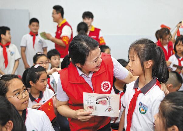 浙江永嘉縣紅十三愛(ài)心社25年，幫助4630名貧困學(xué)生