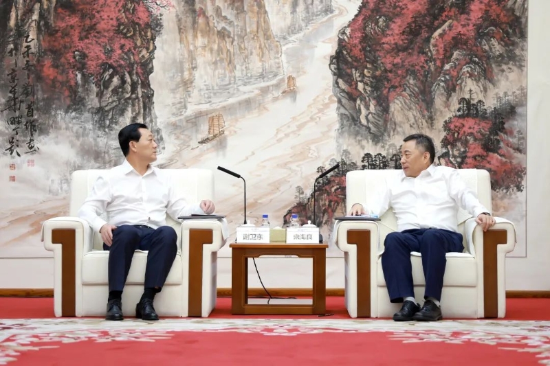 中國能建黨委書記、董事長宋海良與朝陽市市長謝衛(wèi)東會談