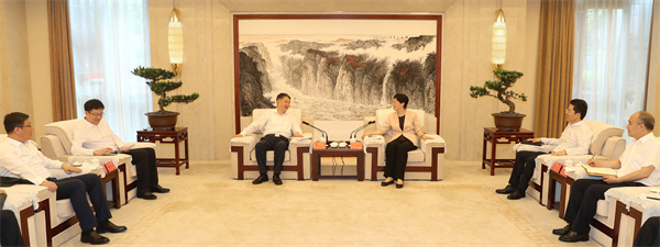 溫樞剛拜會四川省委常委、成都市委書記施小琳