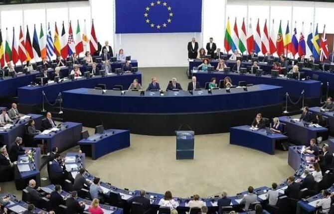 俄羅斯的不敢買(mǎi)，美國(guó)的買(mǎi)不起，光伏發(fā)電依賴中國(guó)，歐洲左右為難