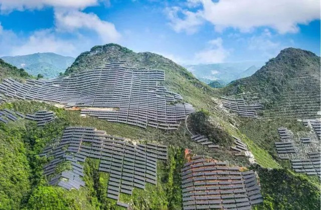 全國首例！吉電股份“大容量、高坡度”集中式山地光伏項目并網(wǎng)
