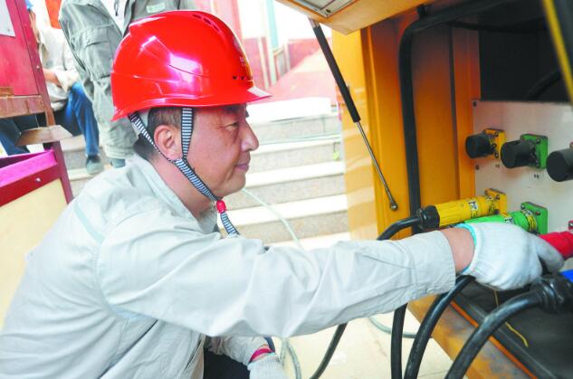 楊忠：善總結(jié)優(yōu)服務(wù)，讓客戶用好電