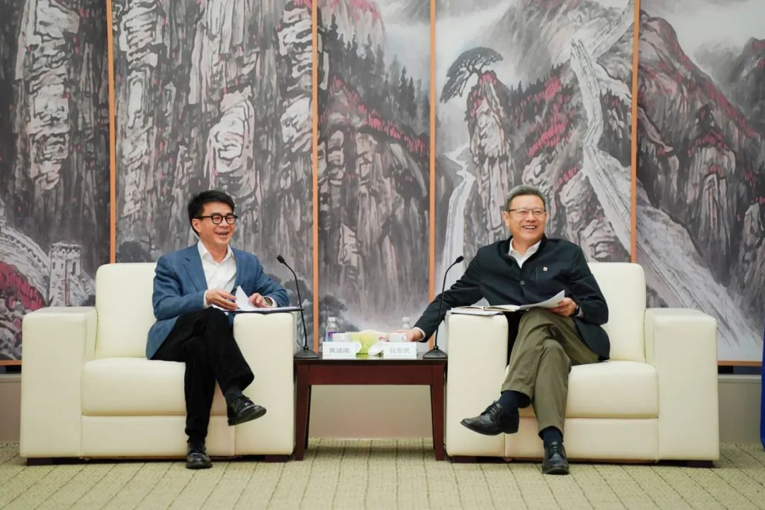 國(guó)家電投黨組書(shū)記、董事長(zhǎng)錢(qián)智民會(huì)見(jiàn)申能集團(tuán)黨委書(shū)記、董事長(zhǎng)黃迪南