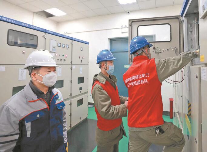 “你們春節(jié)不停工，我們?nèi)於荚趰彙? width=