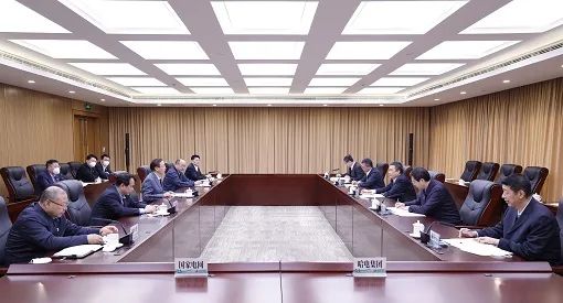 國家電網(wǎng)董事長、黨組書記辛保安與哈電集團(tuán)董事長、黨委書記曹志安會談