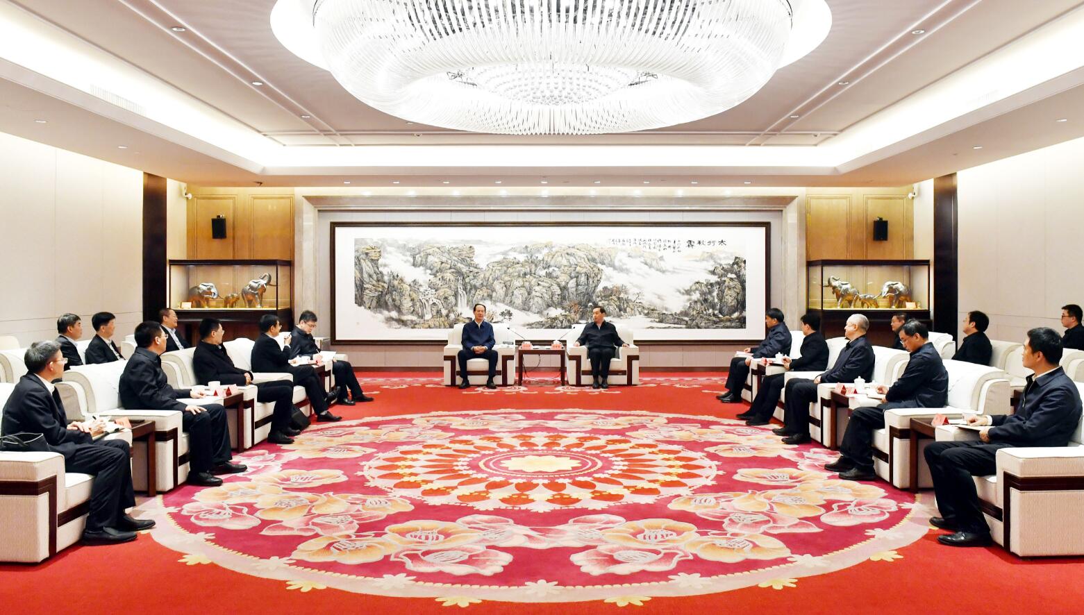 中國電建黨委書記、董事長(zhǎng)丁焰章與河北省委常委、石家莊市委書記張超超會(huì)談