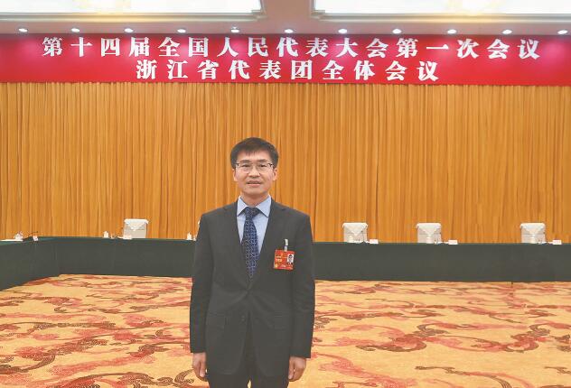 加快能源技術(shù)創(chuàng)新 推動成果轉(zhuǎn)化應(yīng)用——訪全國人大代表、中國科學(xué)院寧波材料技術(shù)與工程研究所副所長(主持工作)王立平