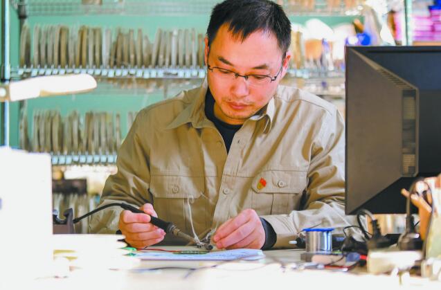 國網(wǎng)工匠李澄:立足崗位專心專注 創(chuàng)新攻關項目難題