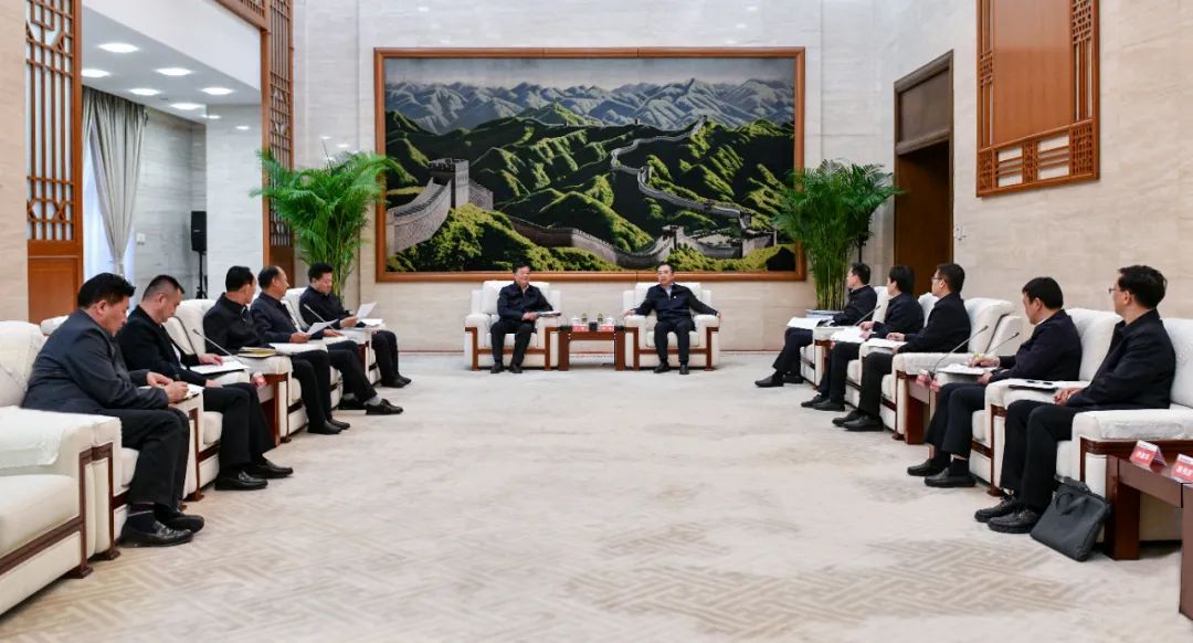 大唐集團(tuán)黨組書記、董事長(zhǎng)鄒磊與青海省海南州委書記呂剛、州長(zhǎng)尕瑪朋措會(huì)談