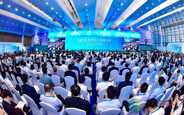 逐夢(mèng)萬(wàn)億級(jí)新藍(lán)海，動(dòng)力電池如何標(biāo)準(zhǔn)統(tǒng)一、安全運(yùn)輸、回收利用?