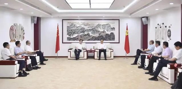 漯河市委書(shū)記秦保強(qiáng)、市長(zhǎng)黃鈁會(huì)見(jiàn)中國(guó)電建華中區(qū)總部黨委書(shū)記、總經(jīng)理蹇尚友一行