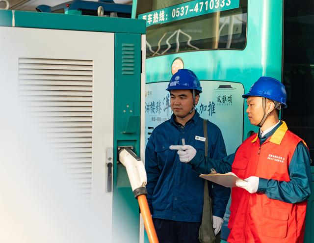 創(chuàng)新典型案例!濟(jì)寧新能源汽車充電樁報裝實現(xiàn)一件事一次辦