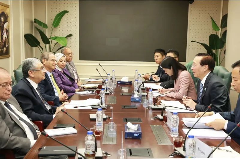 國家電網(wǎng)董事長辛保安與埃及電力部部長沙赫爾、中國駐埃及大使廖力強(qiáng)會談