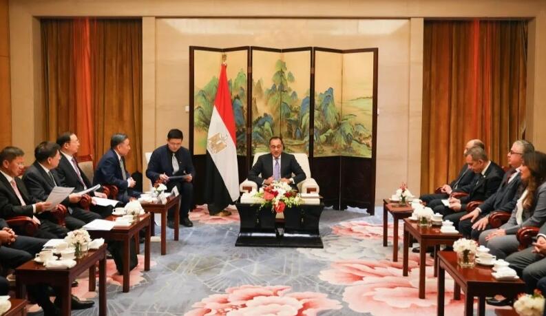中國能建黨委書記、董事長宋海良拜會埃及總理馬德布利