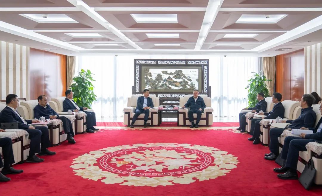 華電集團(tuán)黨組副書(shū)記、總經(jīng)理葉向東與山東能源黨委書(shū)記、董事長(zhǎng)李偉舉行會(huì)談