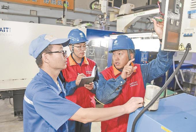 國(guó)網(wǎng)吉林供電公司“黨員靠前服務(wù) 產(chǎn)業(yè)用電無(wú)憂(yōu)