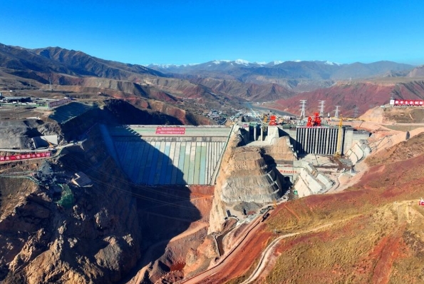 國(guó)家重點(diǎn)能源項(xiàng)目青?，敔枔跛娬鞠麻l蓄水