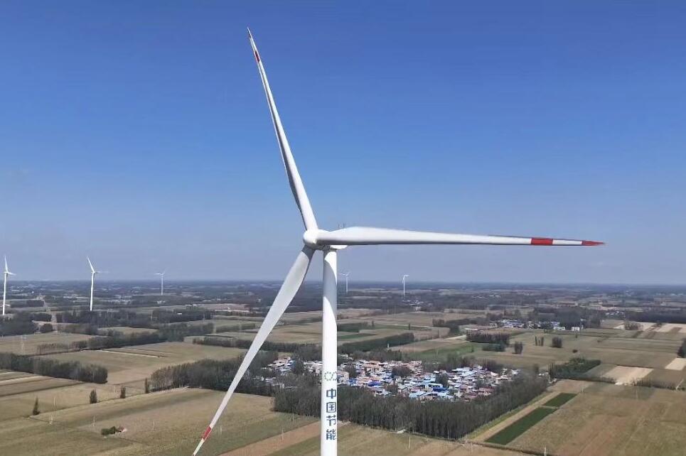 中國節(jié)能以“風(fēng)電+清潔供暖” 守護(hù)千家萬戶“光與暖”  　　文章來源：中國節(jié)能環(huán)保集團(tuán)有限公司　　發(fā)布時間：2023-11-23  　　從中國節(jié)能獲悉，2023至2024年度冬季采暖季期間，中國節(jié)能所