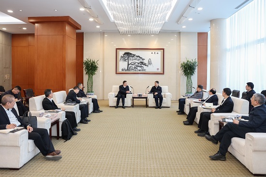 溫樞剛鄧建玲會(huì)見(jiàn)中廣核集團(tuán)董事長(zhǎng)楊長(zhǎng)利、總經(jīng)理高立剛