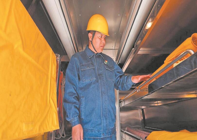 【國(guó)網(wǎng)特等勞?！繌垊P：潛心鉆研強(qiáng)本領(lǐng) 精益求精鑄匠心