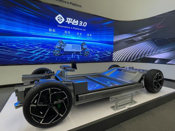 “新能源汽車第一城”再易主，深圳大幅超車，還有這些城市在踩油門