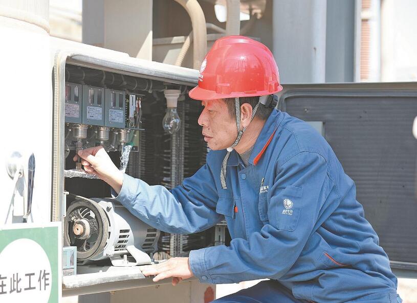 【國網(wǎng)楷?！垮X建華：把守護電網(wǎng)安全當作一生的事業(yè)