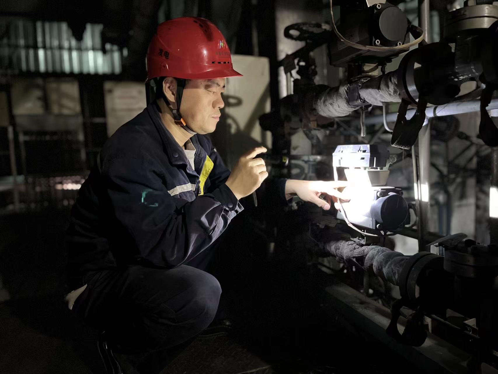 張濤：“只要需要我就一直在，同他們一起，做設(shè)備穩(wěn)定的護(hù)航人！”