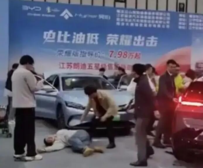 突然啟動!參展車撞傷5人，車企最新回應