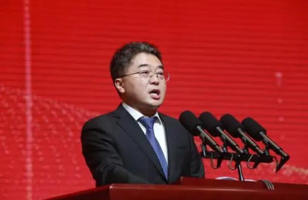 “垃圾大王”嚴(yán)圣軍，拿啥完成近千億投資?