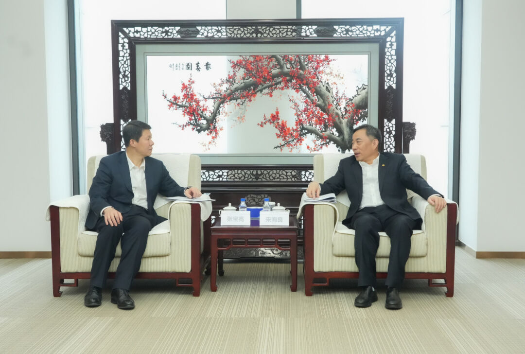 中國(guó)能建黨委書記、董事長(zhǎng)宋海良與臨沂市市長(zhǎng)張寶亮?xí)? width=