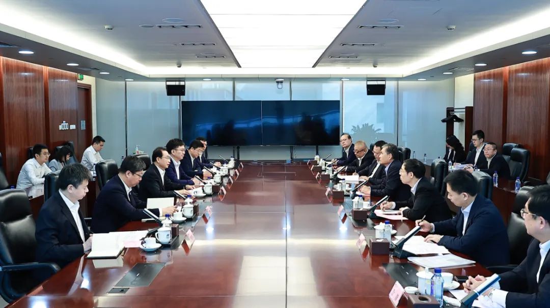 華電集團黨組書記、董事長江毅與中國太平保險集團黨委書記、董事長王思東舉行會談