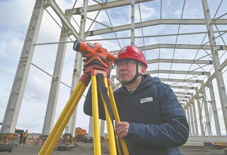 李國(guó)滿(mǎn):鏖戰(zhàn)“沙戈荒” 建好送出站